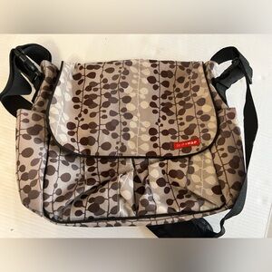 Skip Hop Duo Signature diaper bag with a branches/leaves pattern